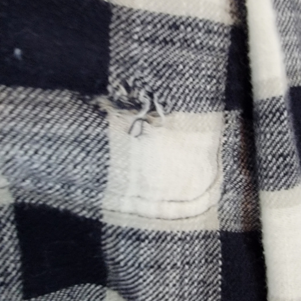 American Eagle women's flannel midrift hooded button-up shirt in size medium. - Picture 9 of 10